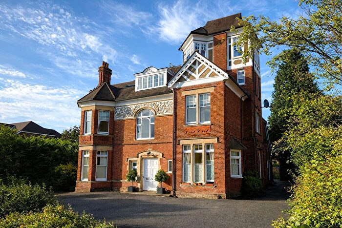 2 Bedroom Flat For Sale In Boyne Park, Tunbridge Wells, TN4