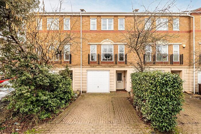 4 Bedroom Flat To Rent In Pulteney Close, Isleworth, TW7