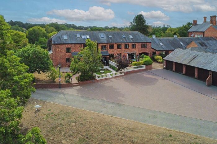 2 Bedroom Barn Conversion For Sale In Manor Court, Heath Amp; Reach, LU7
