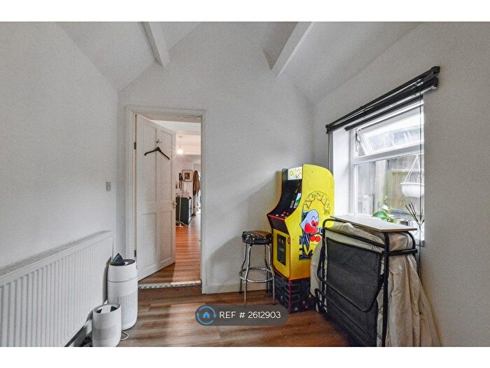 1 Bedroom Bungalow To Rent In Gibbs Square, London, SE19