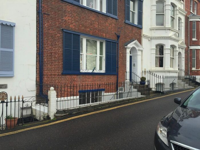 2 Bedroom Flat To Rent In The Beacon, Exmouth, EX8