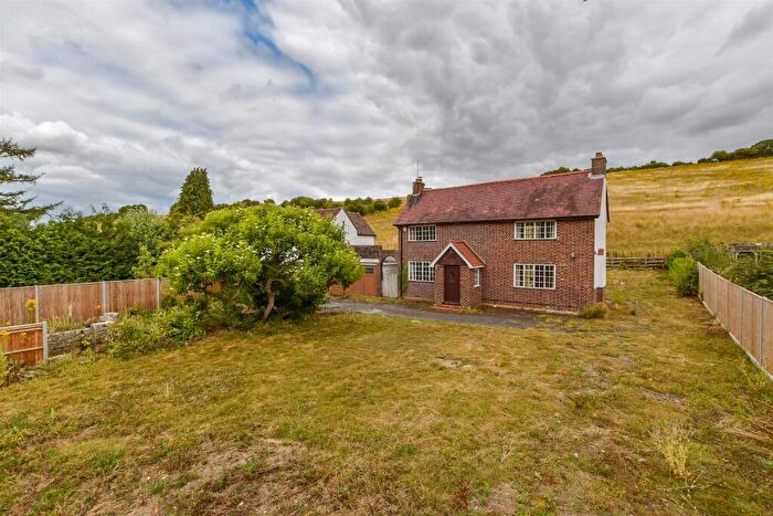 2 Bedroom Detached House For Sale In Maplescombe Lane, Farningham, Dartford, Kent, DA4