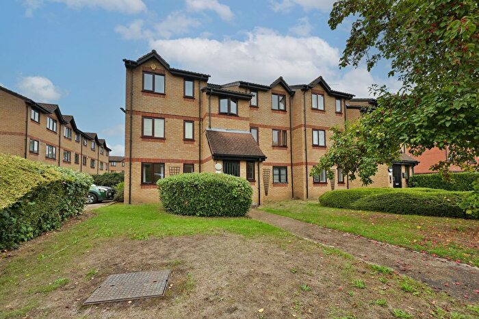 1 Bedroom Flat For Sale In Courtlands Close, Watford, WD24