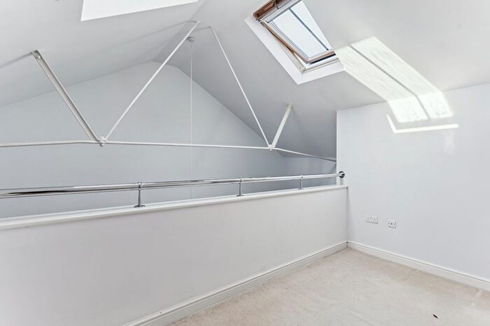 2 Bedroom Flat For Sale In Kingsley Avenue, Fairfield, Hitchin, SG5