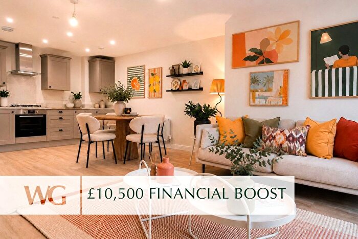 2 Bedroom Flat For Sale In Alphington, Exeter, EX2