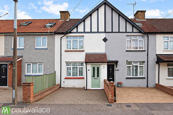 2 Bedroom Terraced House For Sale In River Avenue, Hoddesdon, EN11