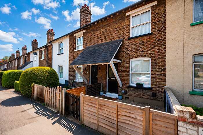 3 Bedroom Terraced House For Sale In Ludlow Road, Guildford, GU2