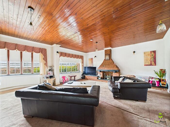 5 Bedroom Detached Bungalow For Sale In Penn Lane, Bexley, DA5