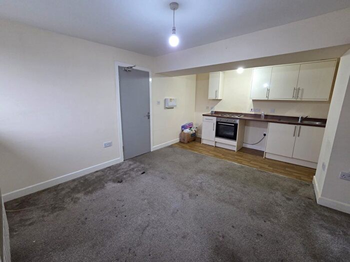 1 Bedroom Flat To Rent In Dirkhill Road, BD7