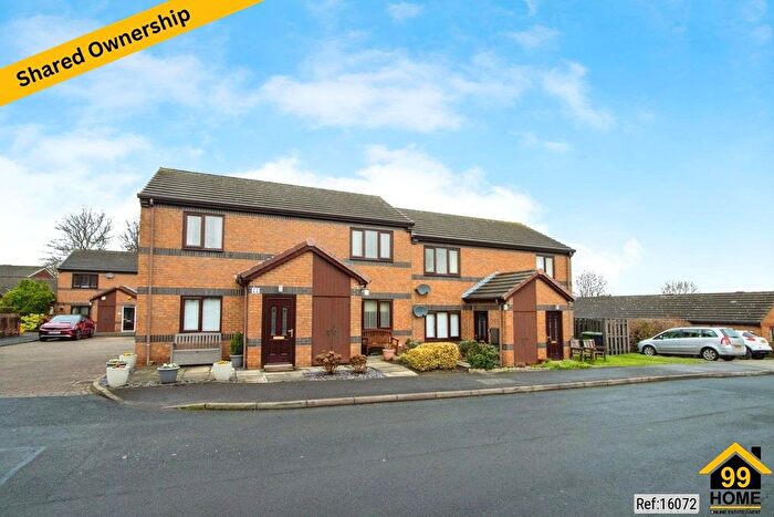 2 Bedroom Flat For Sale In The Grove, Wakefield, WF2