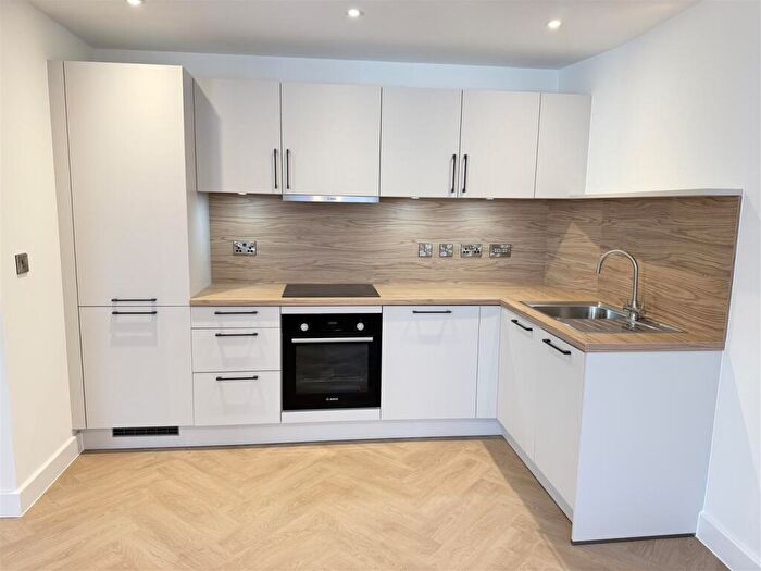 1 Bedroom Apartment To Rent In Fountain Court, Steelhouse Lane, Birmingham, B4