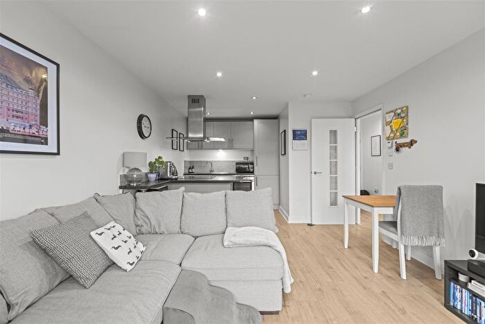 1 Bedroom Flat For Sale In Corporation Street, High Wycombe, HP13