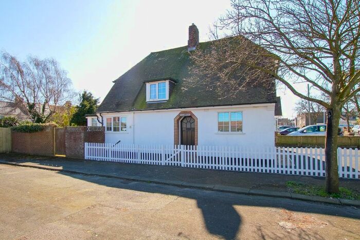 3 Bedroom Detached House To Rent In Ilex Road, Folkestone, CT19
