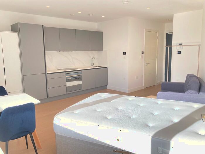 Studio To Rent In Syon Lane, Isleworth, TW7