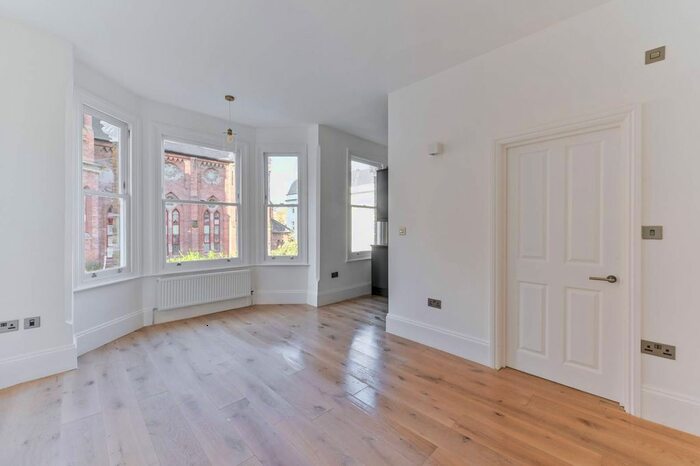 2 Bedroom Flat To Rent In Waldegrave Road, London, Crystal Palace, London, SE19