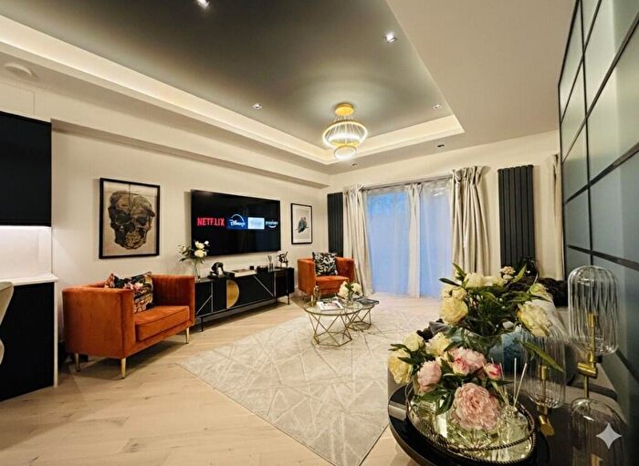 1 Bedroom Flat For Sale In Whetstone, High Road, London, N20
