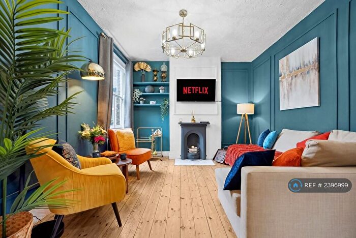 3 Bedroom Terraced House To Rent In Aylesbury Road, London, SE17