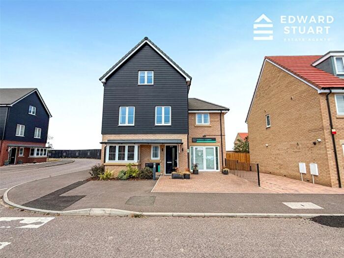 4 Bedroom Detached House For Sale In Four Chimneys Crescent, Hampton Heights, Peterborough, Cambridgeshire, PE7