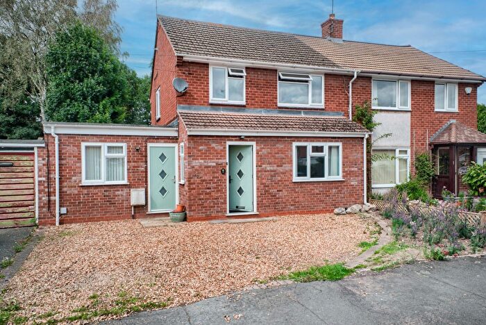 5 Bedroom Semi-Detached House For Sale In Meadow Road, Alcester, B49