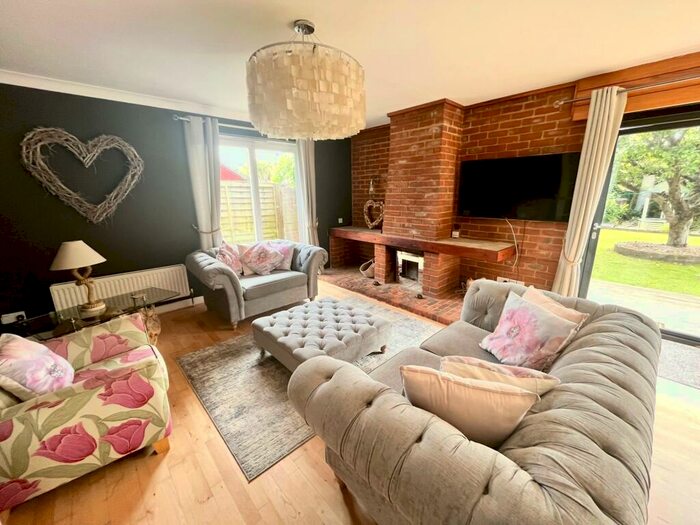 5 Bedroom House To Rent In Selfridge Close, Hengistbury Head, BH6