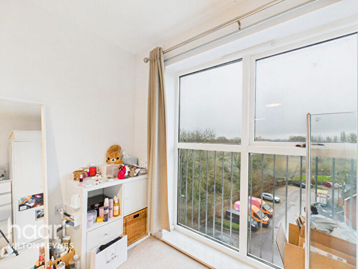 2 Bedroom Apartment For Sale In Millward Drive, Milton Keynes, MK2