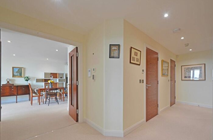 2 Bedroom Apartment For Sale In Sea Road, Carlyon Bay, PL25