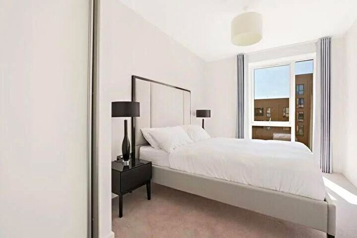 2 Bedroom Apartment To Rent In Monarch Square London, SW11