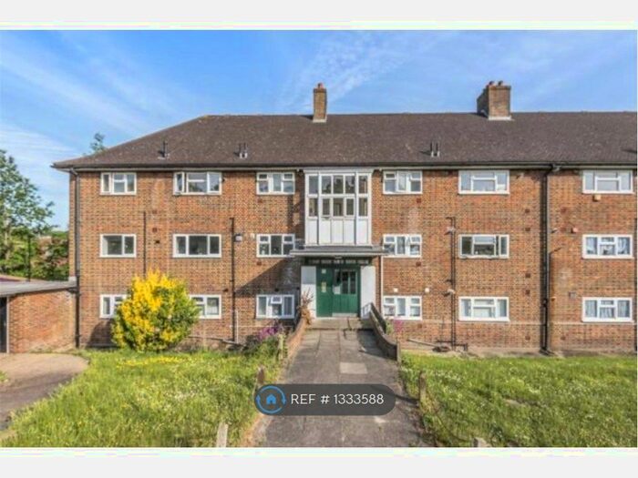 2 Bedroom Flat To Rent In South Croydon, London, CR2