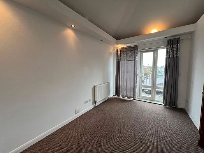 7 Bedroom Detached House To Rent In Chigwell Road, London, E18