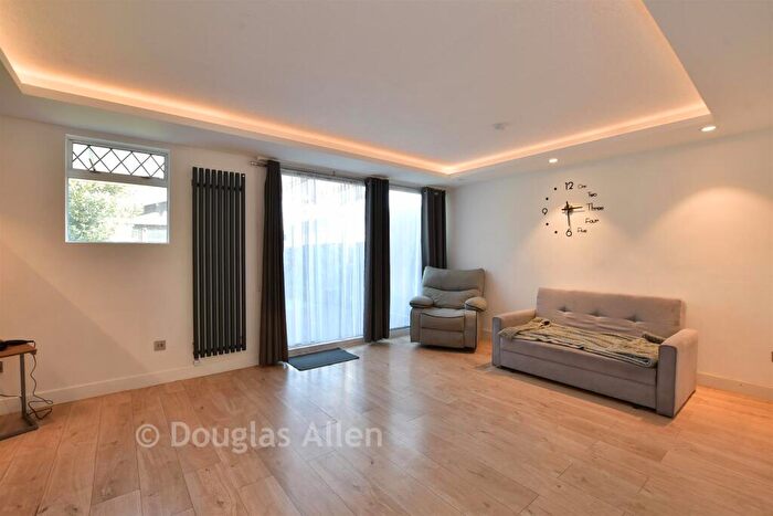 3 Bedroom End Of Terrace House For Sale In Bell Farm Avenue, Dagenham, Essex, RM10