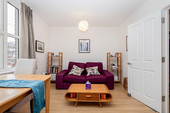 2 Bedroom Flat To Rent In Dane Road, London, W13