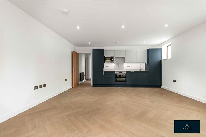 2 Bedroom Apartment To Rent In Lea Bridge Road, London, E17