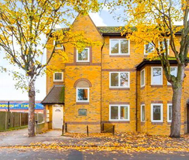 1 Bedroom Flat To Rent In Lewis Road, Sutton, SM1