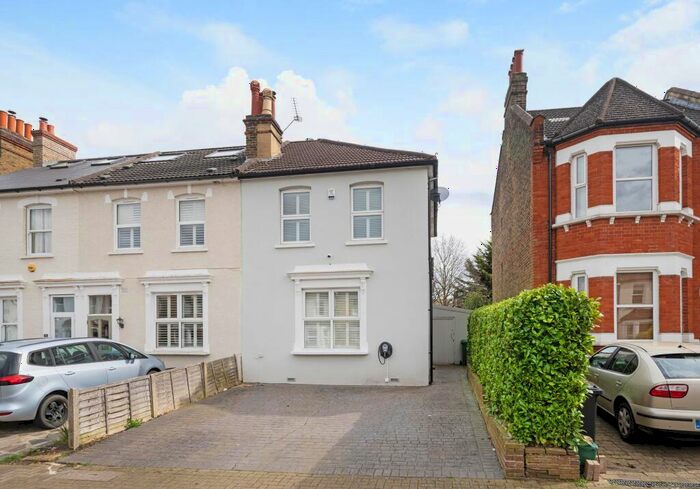 3 Bedroom End Of Terrace House To Rent In Mackenzie Road, Beckenham, BR3