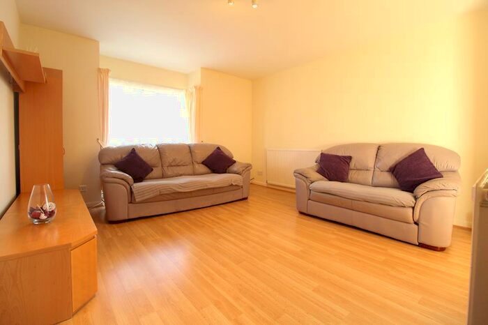 2 Bedroom Flat To Rent In Whitehall Mews, Second Floor, AB25