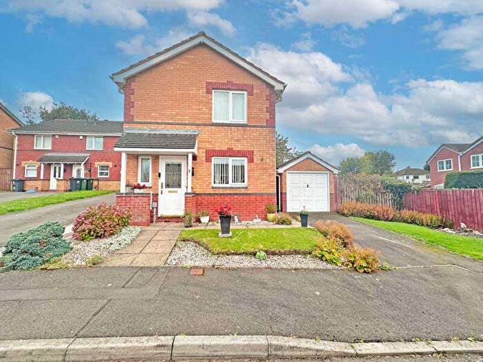 3 Bedroom Detached House For Sale In Tierney Drive, Tipton, DY4