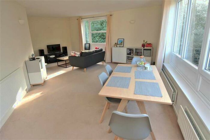 2 Bedroom Apartment To Rent In Weybridge, KT13
