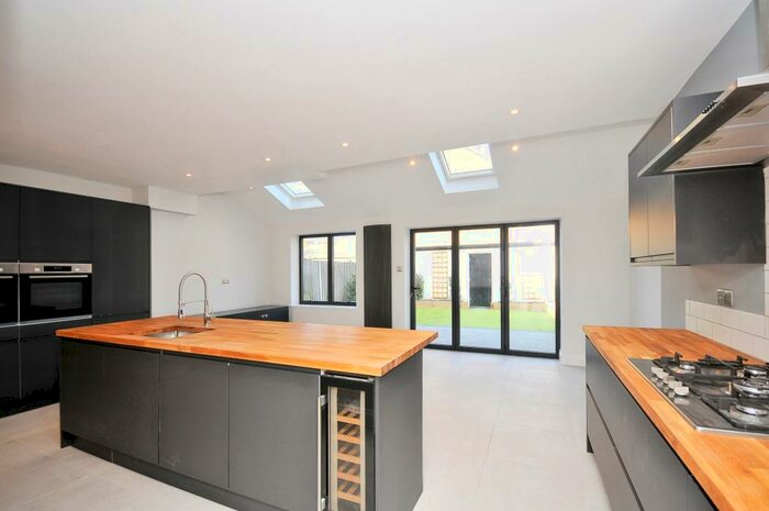 5 Bedroom End Of Terrace House To Rent In Wiltshire Road, CR7