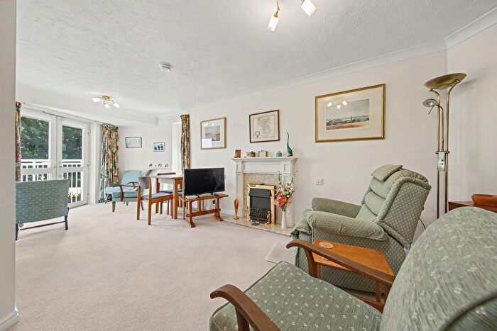 2 Bedroom Flat For Sale In Stephenson Court, Chatsworth Road, Chesterfield, S40