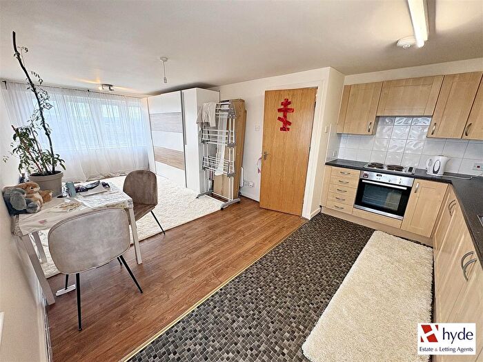 2 Bedroom Flat To Rent In City View, Highclere Avenue, Salford, M7