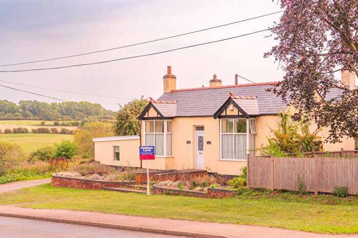 2 Bedroom Detached Bungalow For Sale In Rothwell Road, Desborough, Kettering, NN14