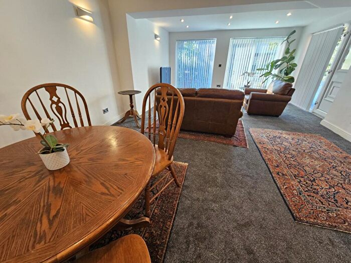 1 Bedroom Flat To Rent In Victoria Road, Leeds, LS6