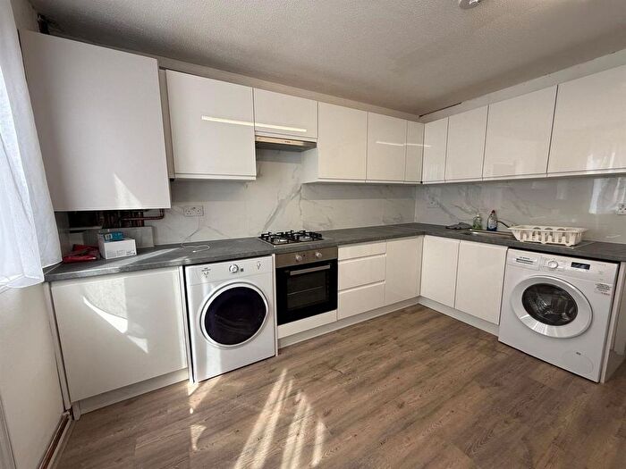 4 Bedroom Town House To Rent In Silver Street, London, N18