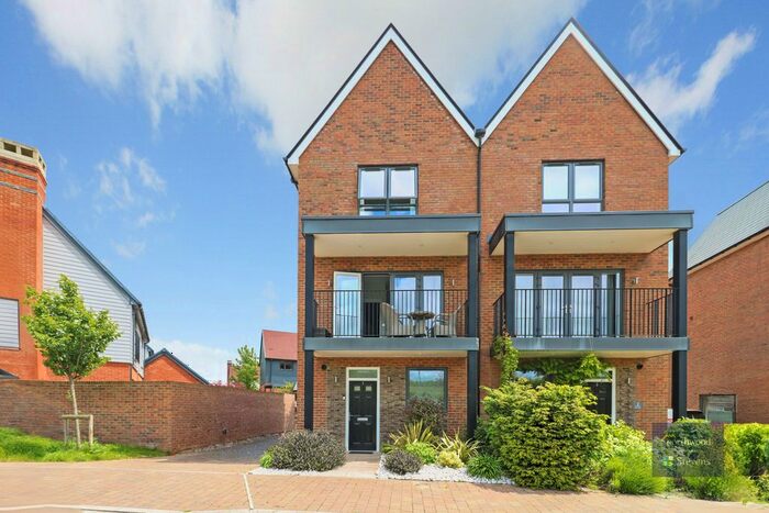 4 Bedroom Town House To Rent In Chilmington Crescent, Chilmington Green, Ashford, TN23