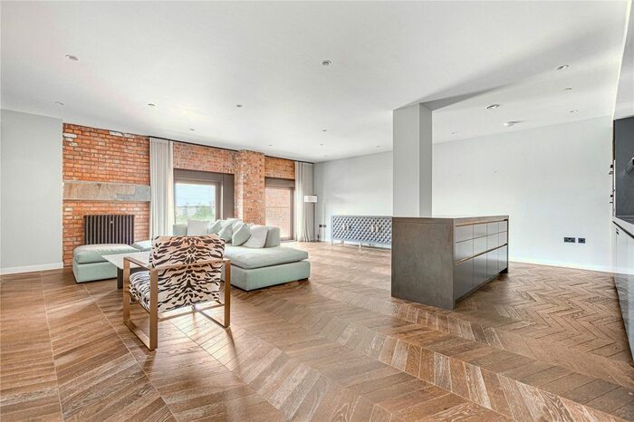 3 Bedroom Flat To Rent In Switch House West, Battersea Power Station, SW11