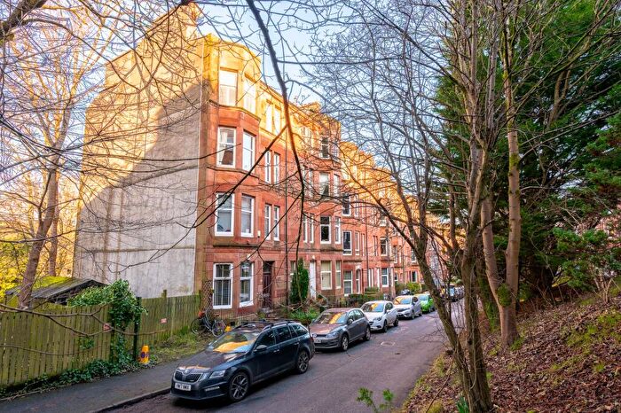2 Bedroom Flat For Sale In Bellwood Street, Shawlands, G41