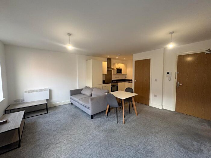 Flat To Rent In Fowler Road, Aylesbury, HP19