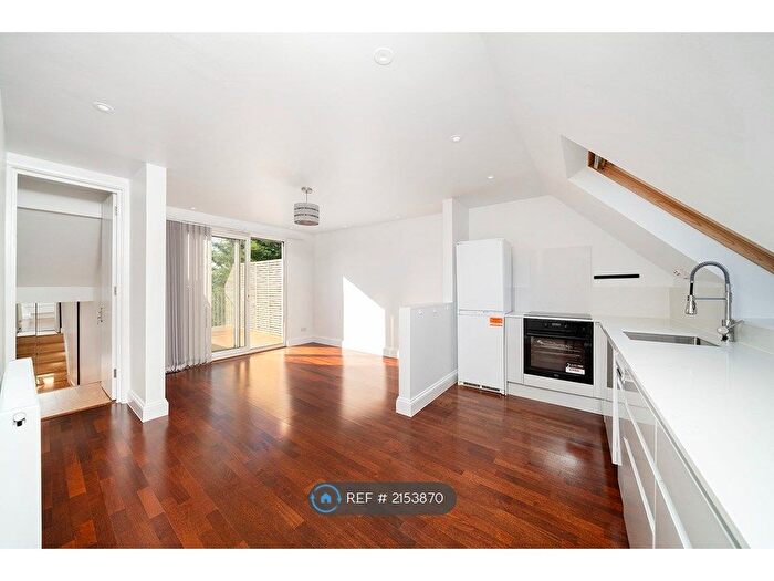 2 Bedroom Flat To Rent In Park Drive, London, NW11