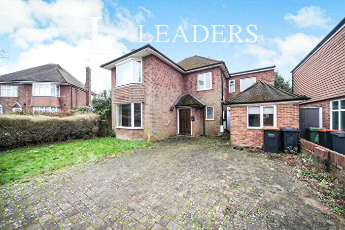 5 Bedroom Detached House To Rent In Douglas Crescent, LU5