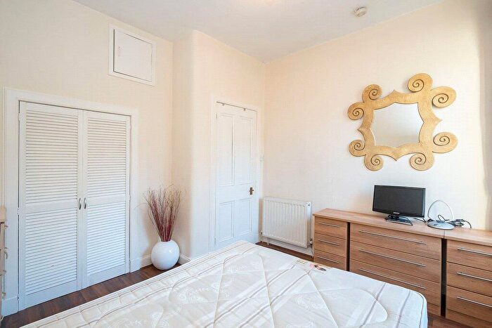 1 Bedroom Flat To Rent In Wardlaw Place, Edinburgh, EH11